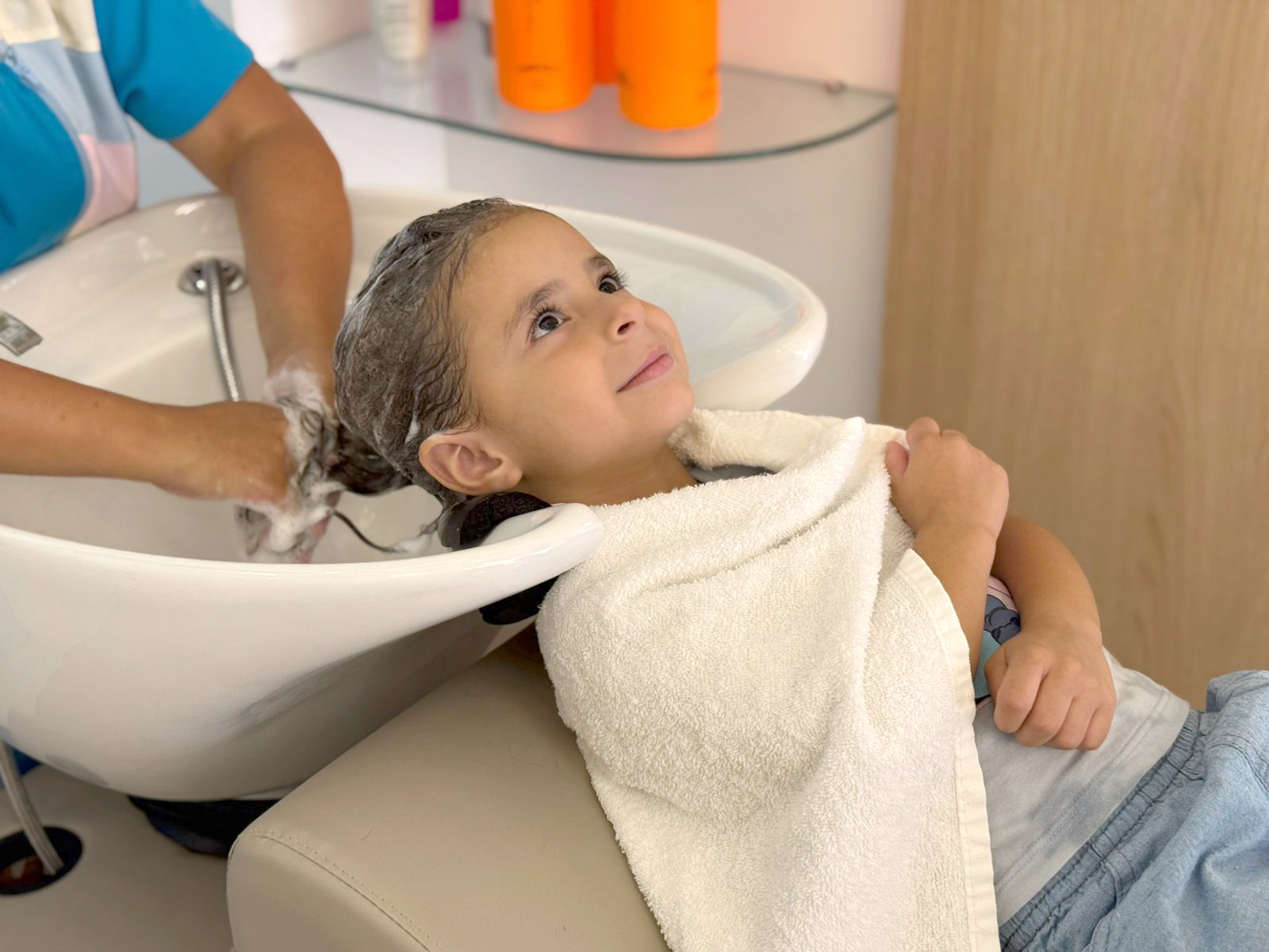 Lavagem de Cabelo Infantil em Curitiba | Salão Tio Ge Lavagem de Cabelo Infantil em Curitiba | Salão Tio Ge